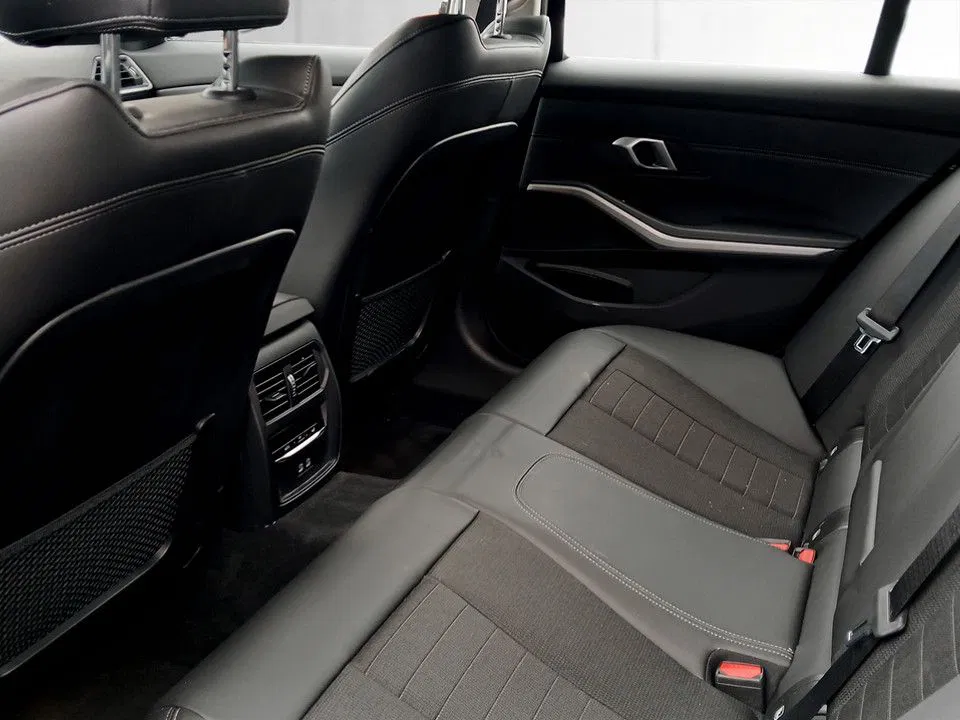 BMW 320e xDrive Touring Advantage | Bild 18 von 21
