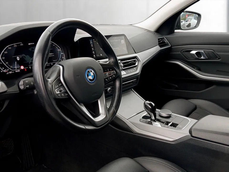 BMW 320e xDrive Touring Advantage | Bild 8 von 21