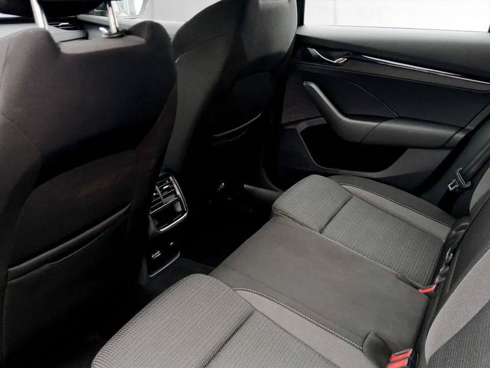 Skoda Octavia Combi 2.0 TDI Ambition | Bild 22 von 23