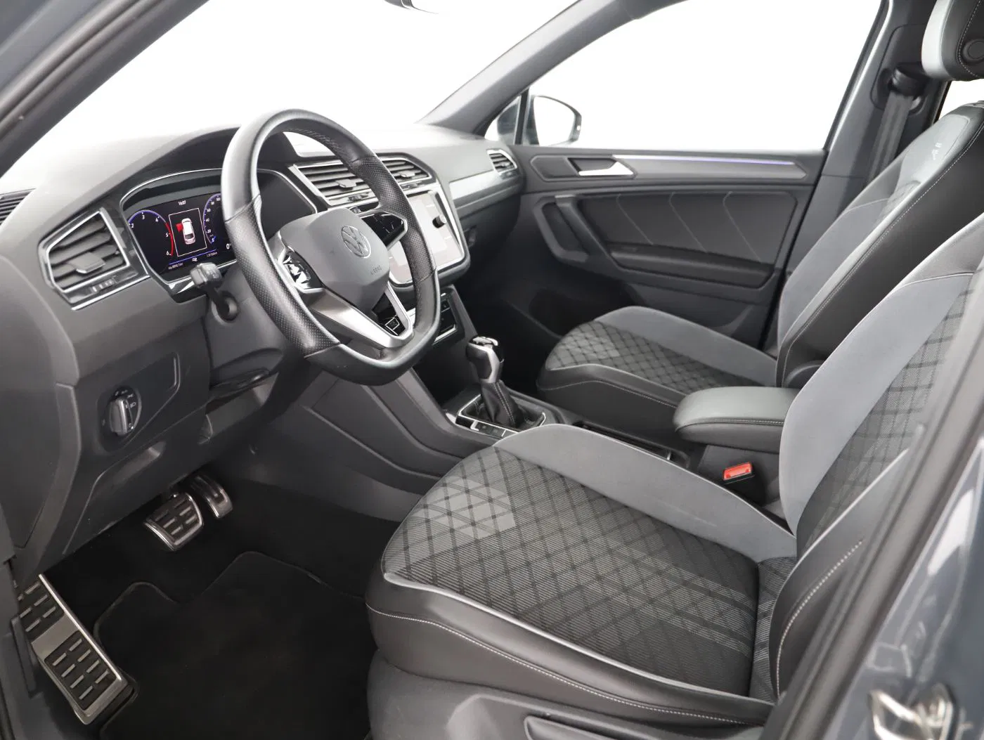 VW Tiguan 2.0 TDI R-Line | Bild 11 von 24