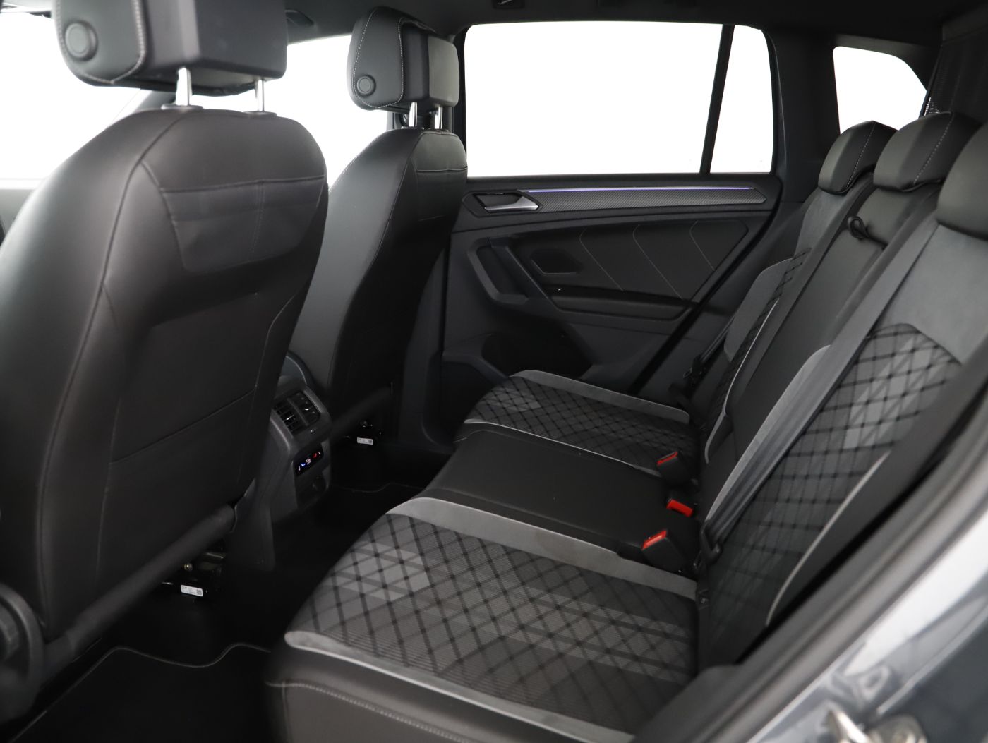 VW Tiguan 2.0 TDI R-Line | Bild 22 von 24