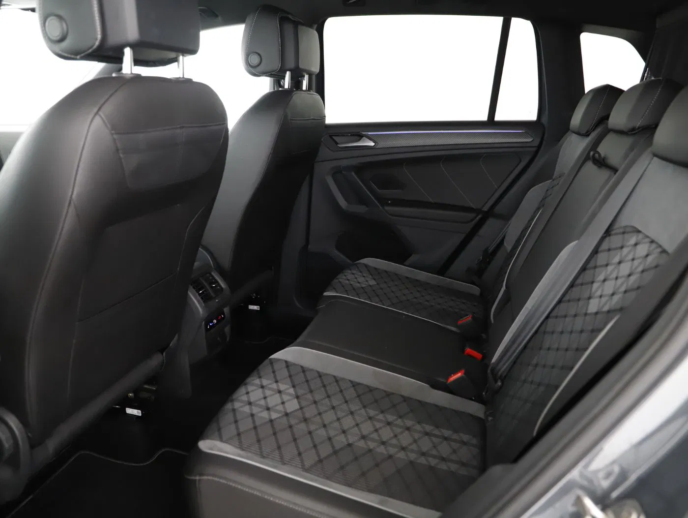 VW Tiguan 2.0 TDI R-Line | Bild 22 von 24