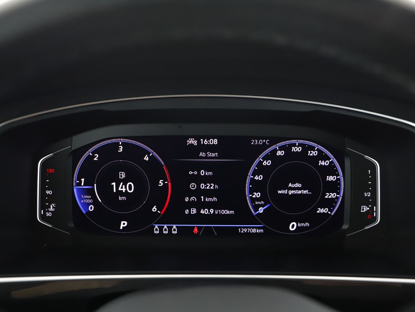 VW Tiguan 2.0 TDI R-Line | Bild 14 von 24