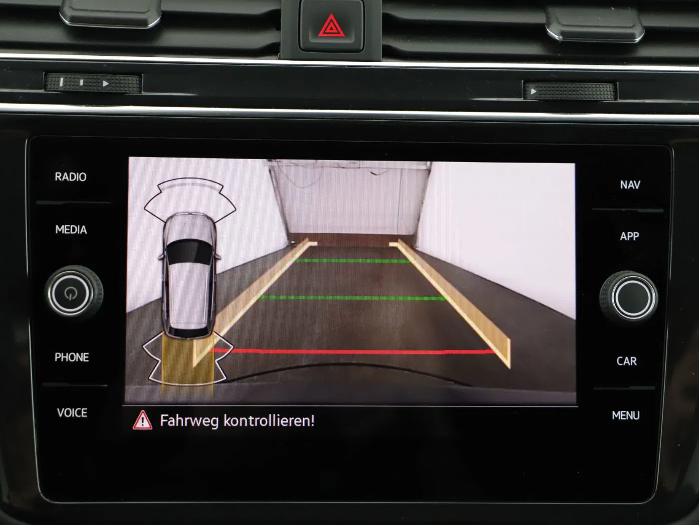 VW Tiguan 2.0 TDI R-Line | Bild 19 von 24