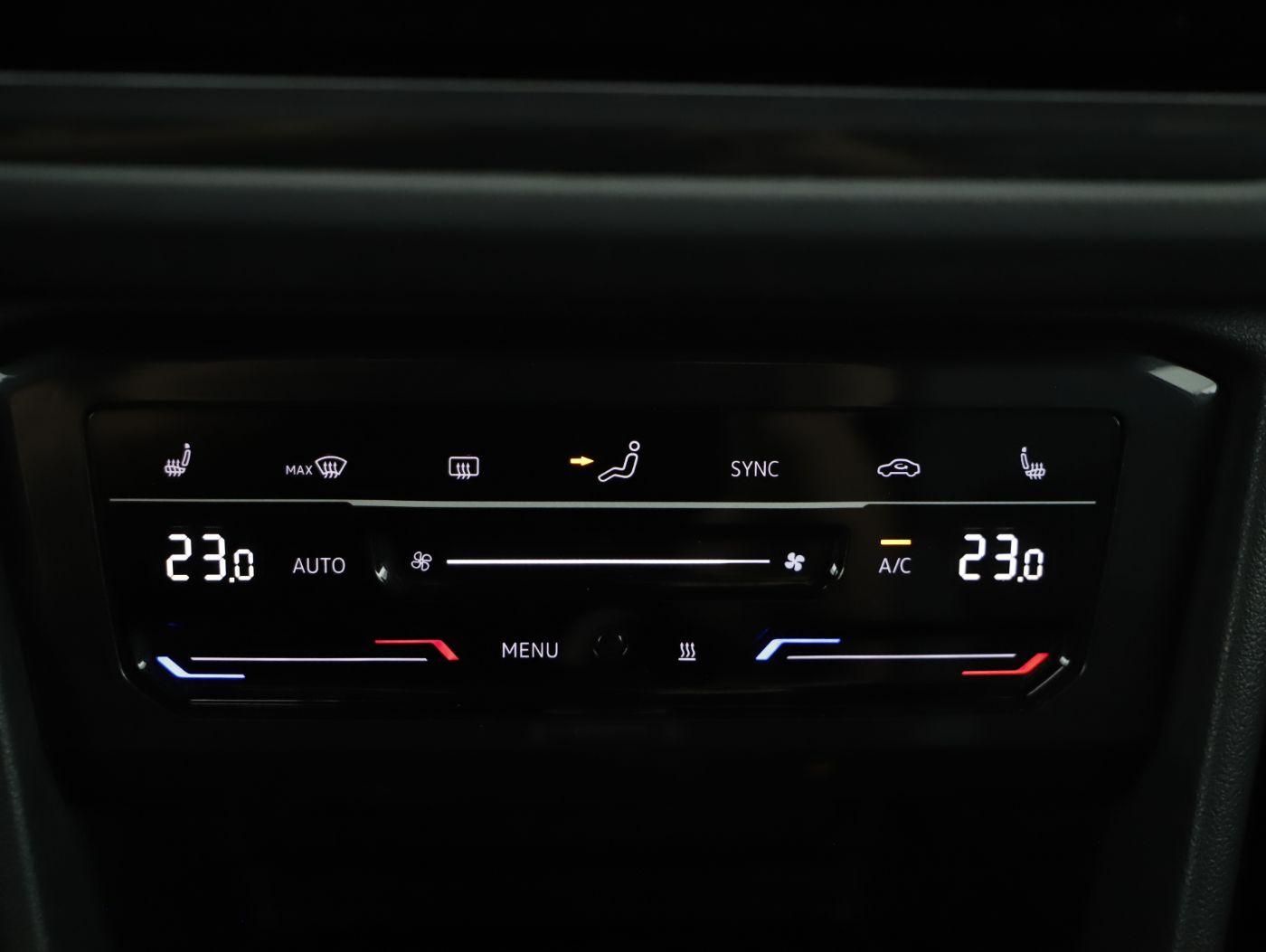 VW Tiguan 2.0 TDI R-Line | Bild 20 von 24
