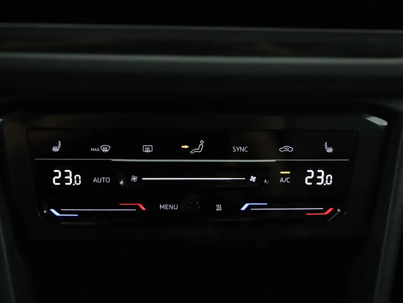 VW Tiguan 2.0 TDI R-Line | Bild 20 von 24