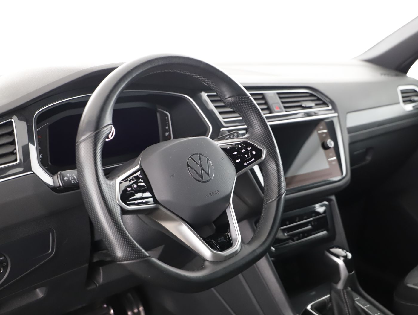 VW Tiguan 2.0 TDI R-Line | Bild 12 von 24