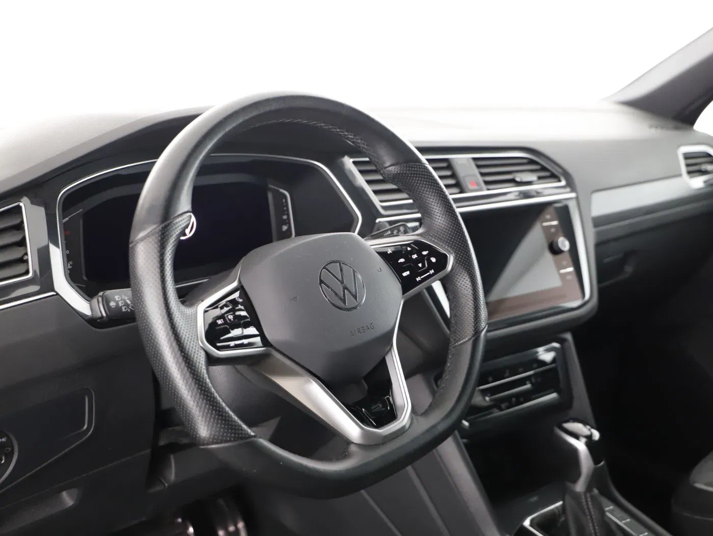 VW Tiguan 2.0 TDI R-Line | Bild 12 von 24