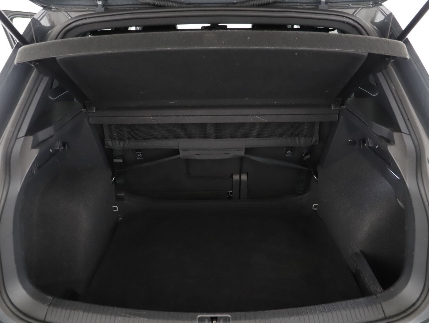 VW Tiguan 2.0 TDI R-Line | Bild 23 von 24
