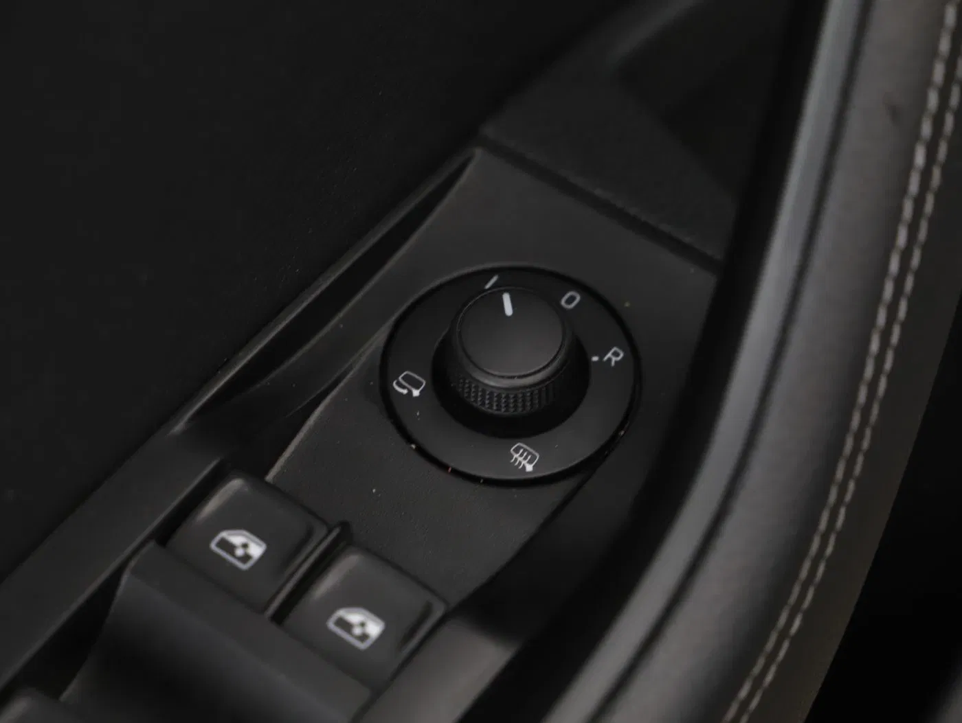 Skoda Superb Combi 2.0 TDI Style | Bild 8 von 27