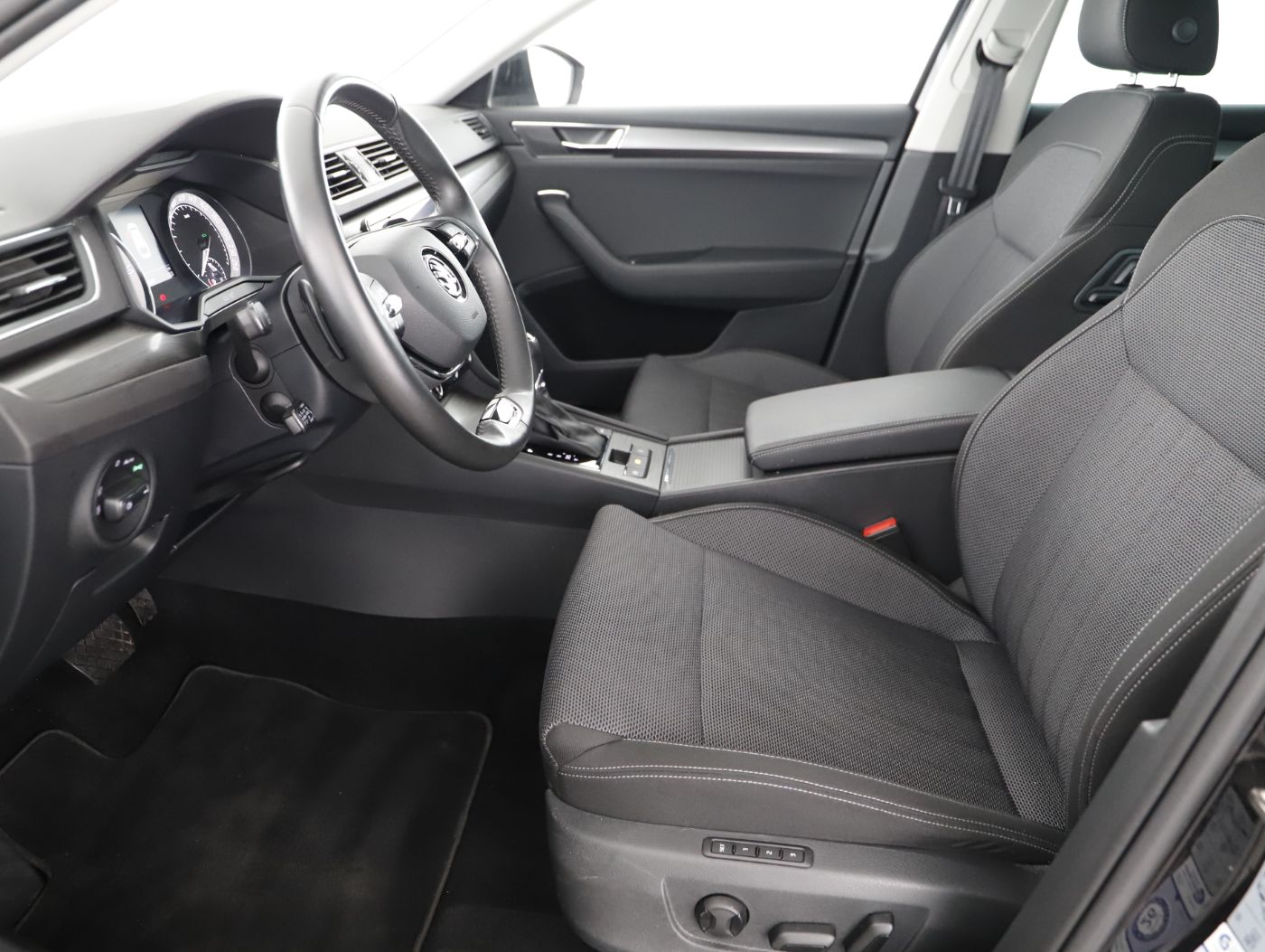 Skoda Superb Combi 2.0 TDI Style | Bild 10 von 27