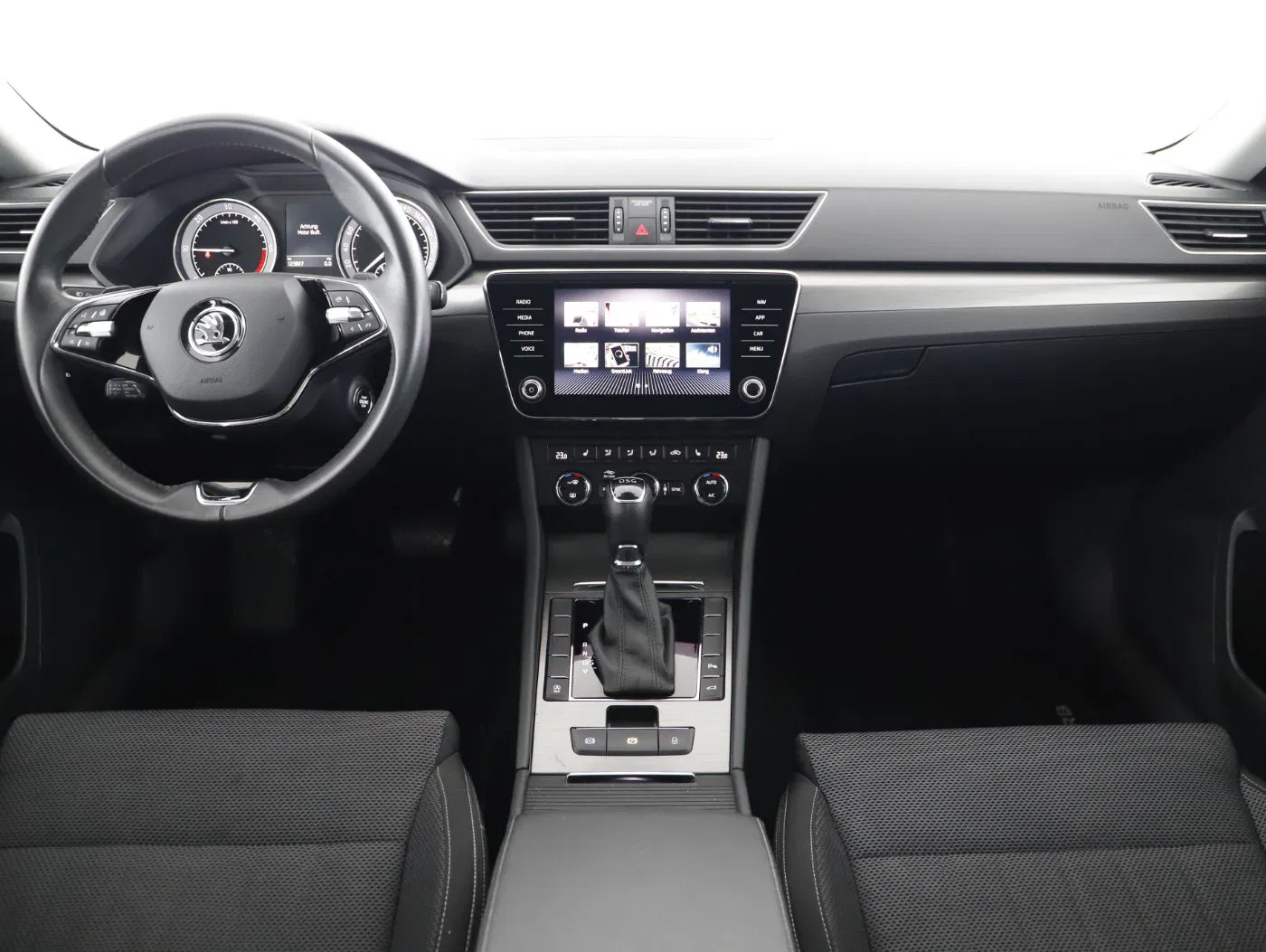 Skoda Superb Combi 2.0 TDI Style | Bild 11 von 27