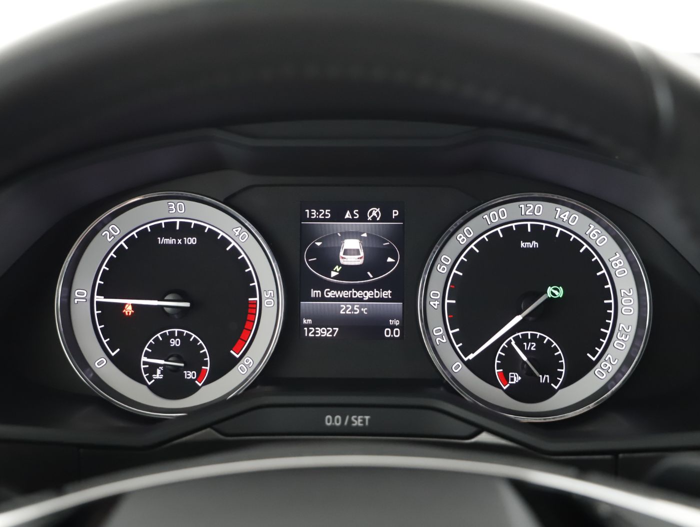 Skoda Superb Combi 2.0 TDI Style | Bild 12 von 27