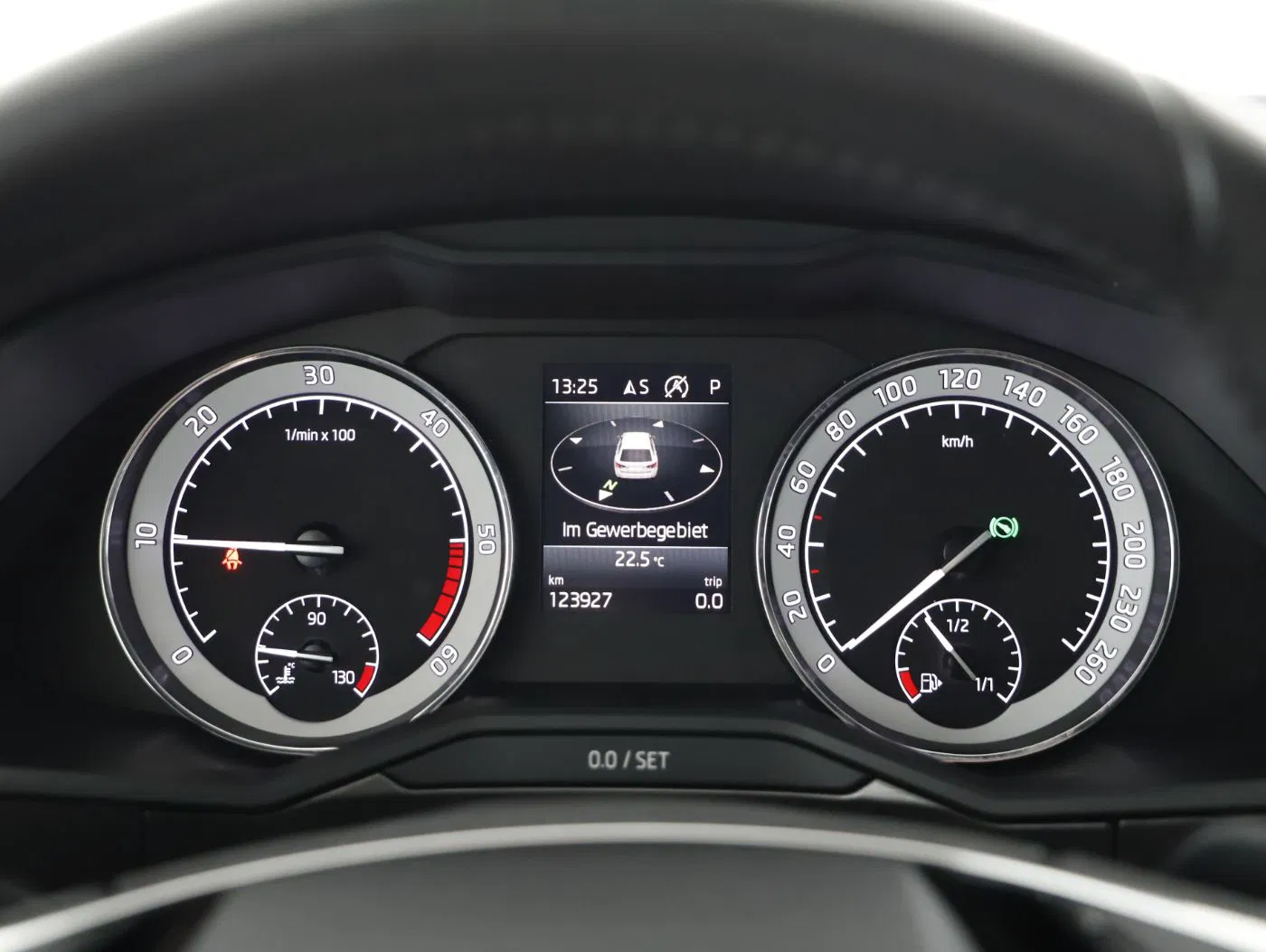 Skoda Superb Combi 2.0 TDI Style | Bild 12 von 27