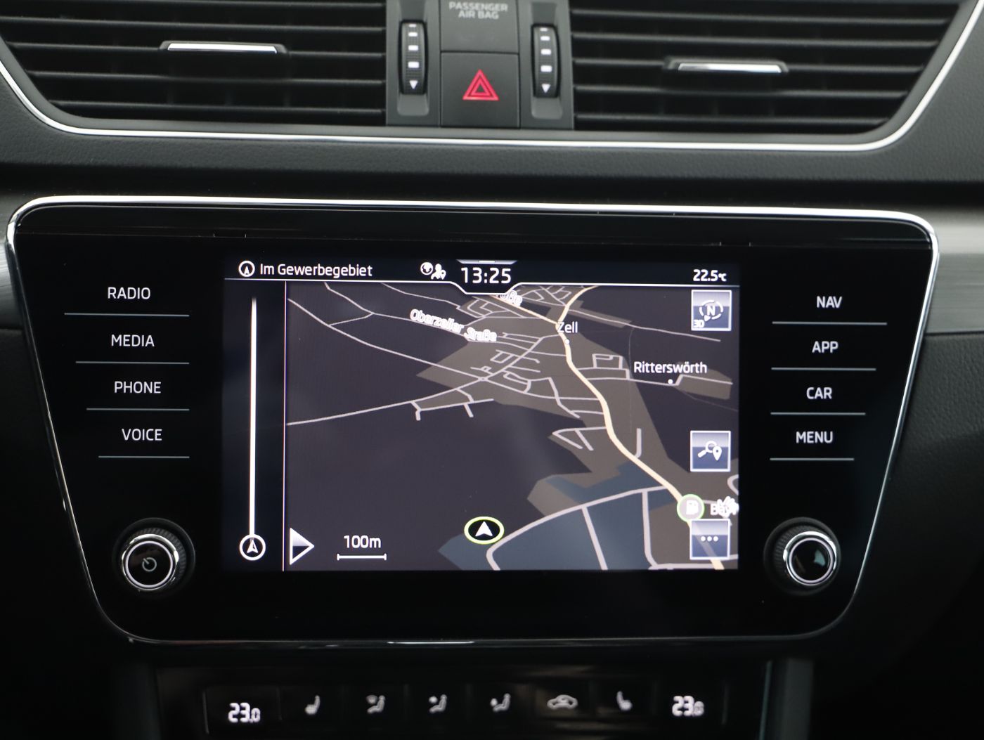 Skoda Superb Combi 2.0 TDI Style | Bild 18 von 27