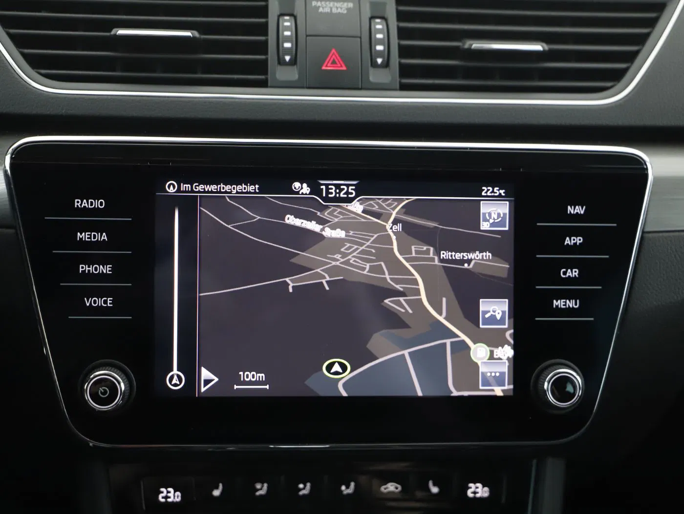 Skoda Superb Combi 2.0 TDI Style | Bild 18 von 27