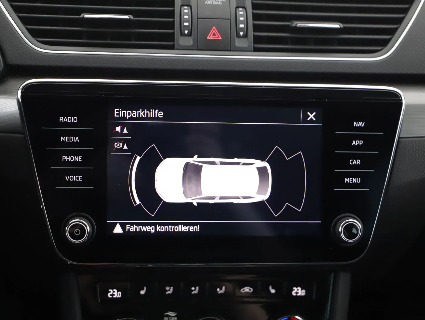 Skoda Superb Combi 2.0 TDI Style | Bild 19 von 27