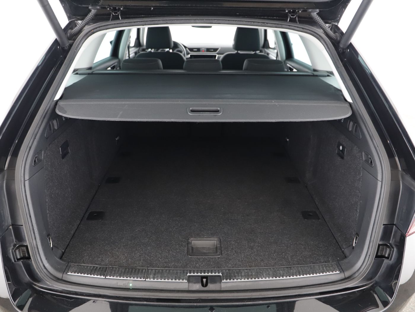 Skoda Superb Combi 2.0 TDI Style | Bild 23 von 27