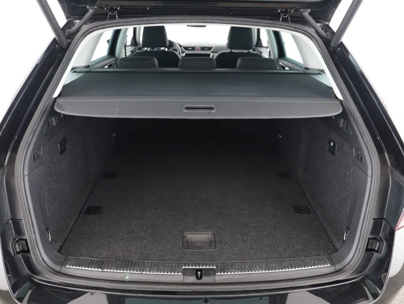 Skoda Superb Combi 2.0 TDI Style | Bild 23 von 27