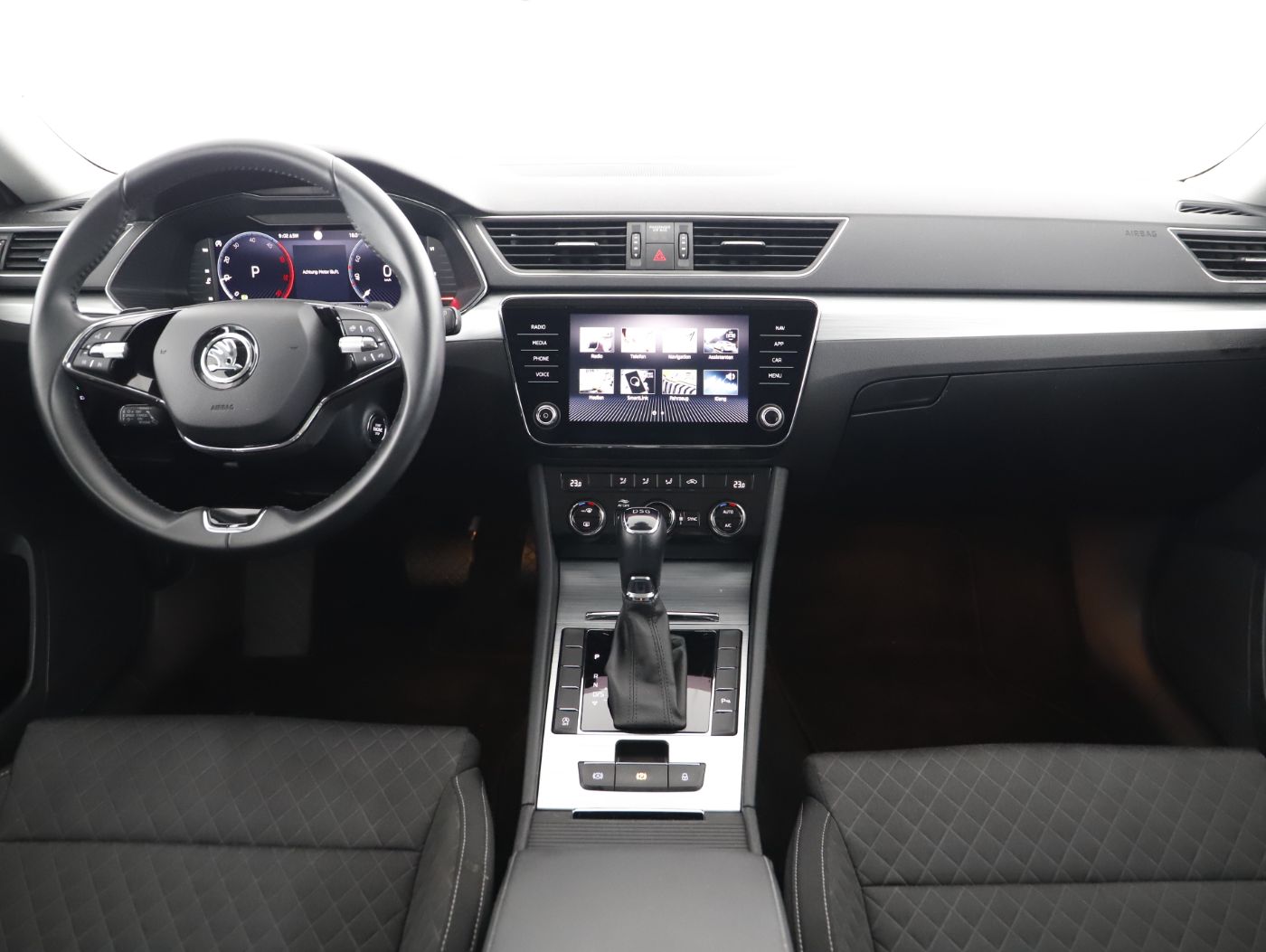 Skoda Superb Combi 2.0 TDI Ambition | Bild 11 von 24