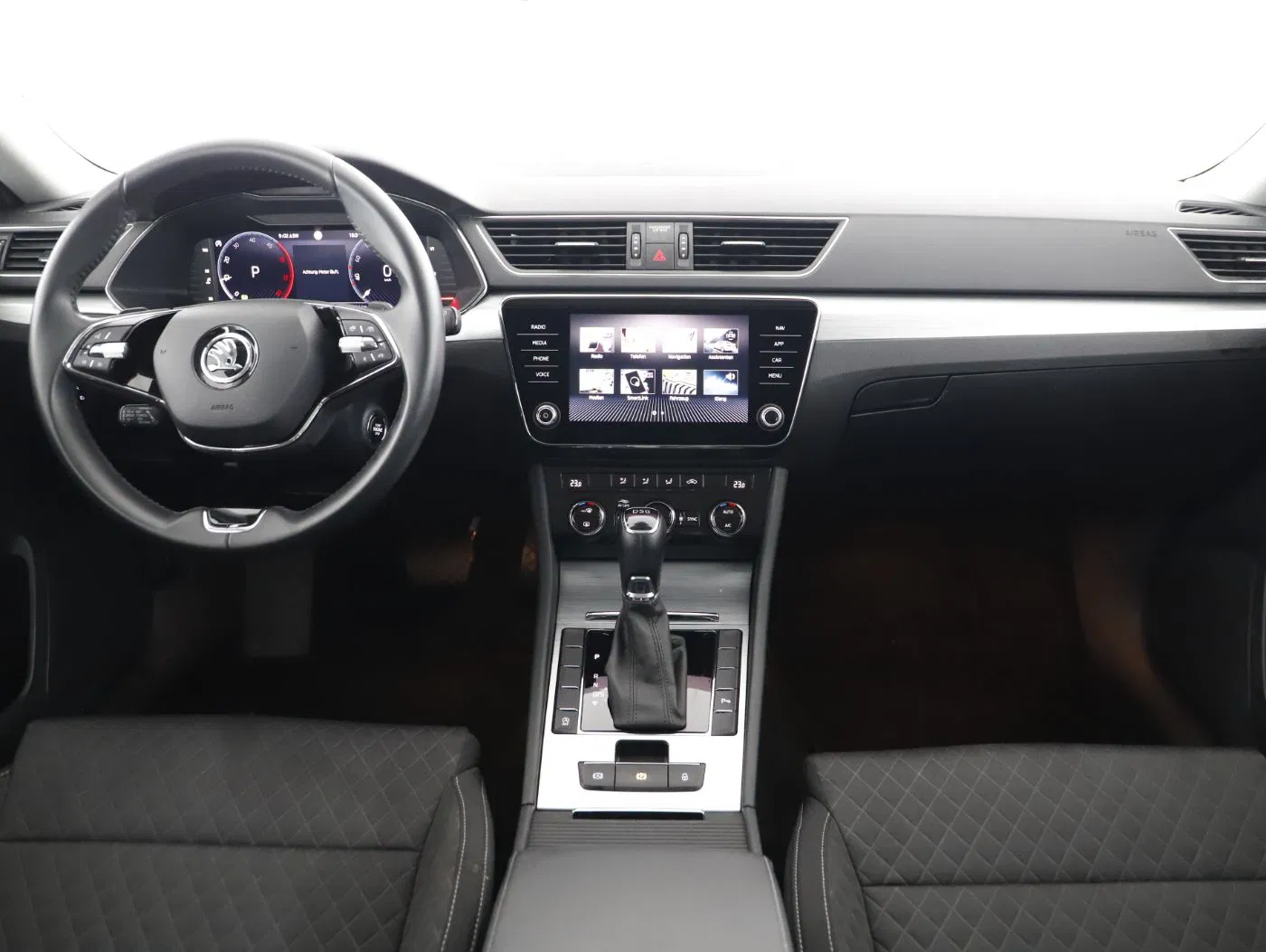 Skoda Superb Combi 2.0 TDI Ambition | Bild 11 von 24