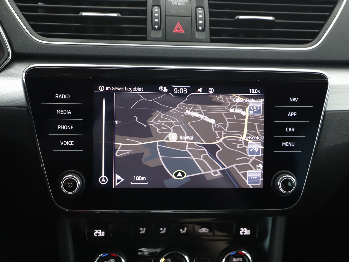 Skoda Superb Combi 2.0 TDI Ambition | Bild 18 von 24