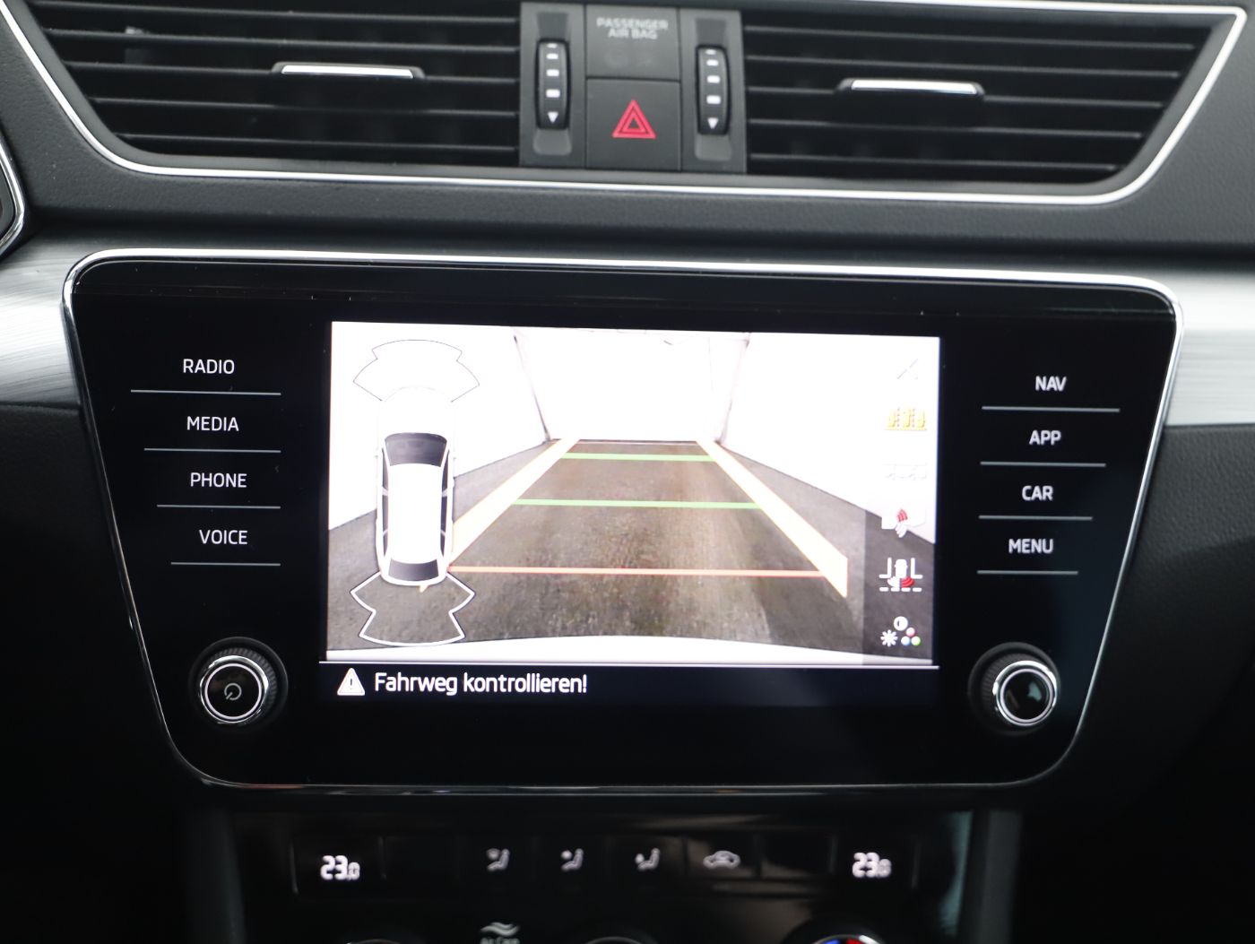 Skoda Superb Combi 2.0 TDI Ambition | Bild 19 von 24