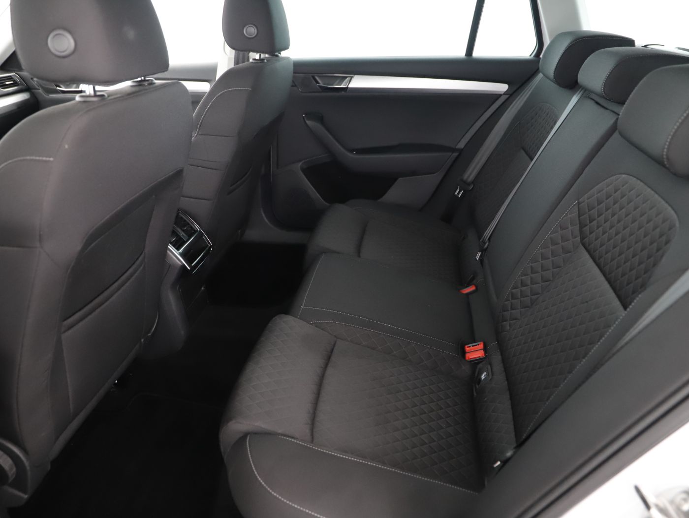 Skoda Superb Combi 2.0 TDI Ambition | Bild 22 von 24