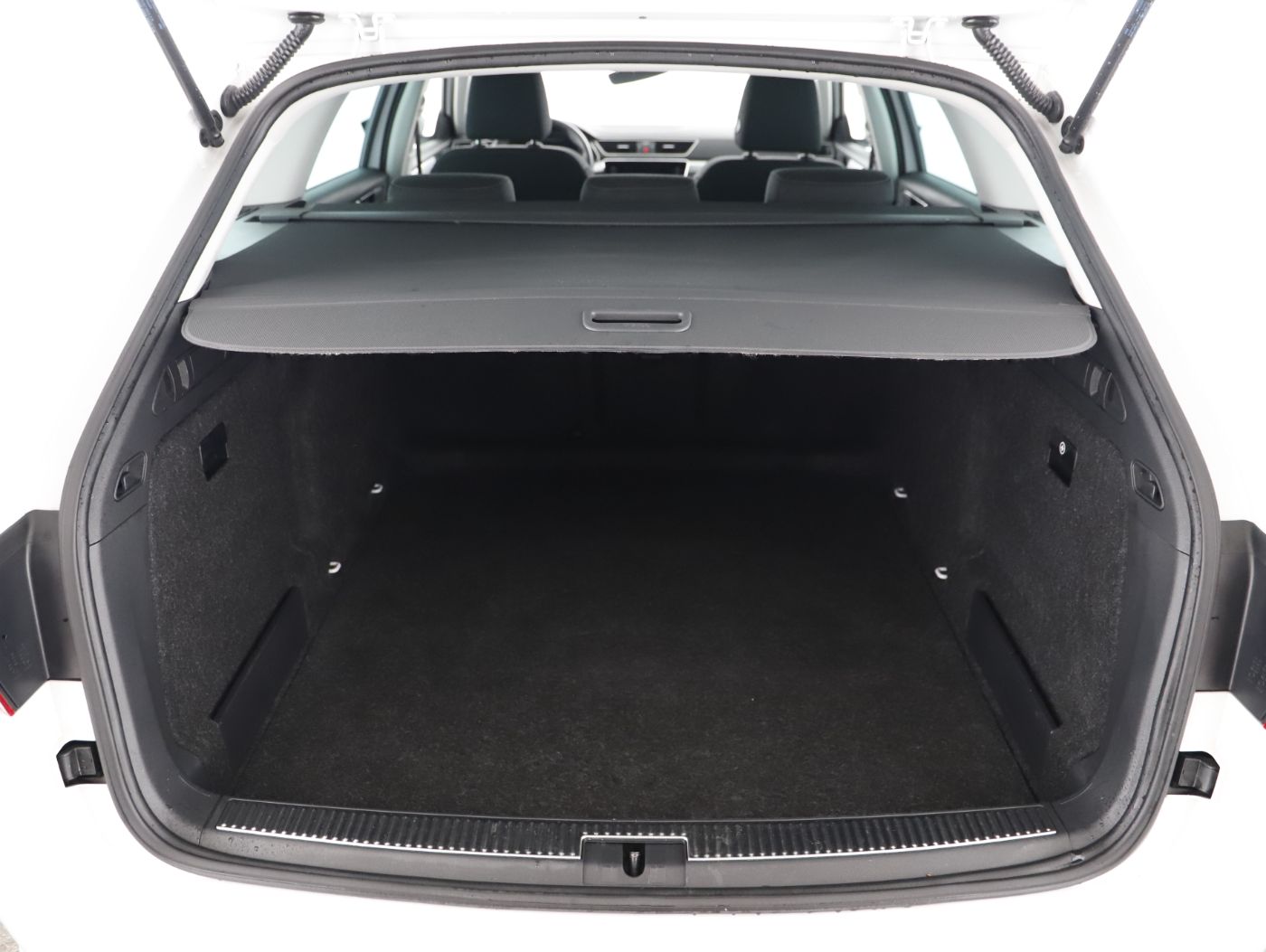 Skoda Superb Combi 2.0 TDI Ambition | Bild 23 von 24