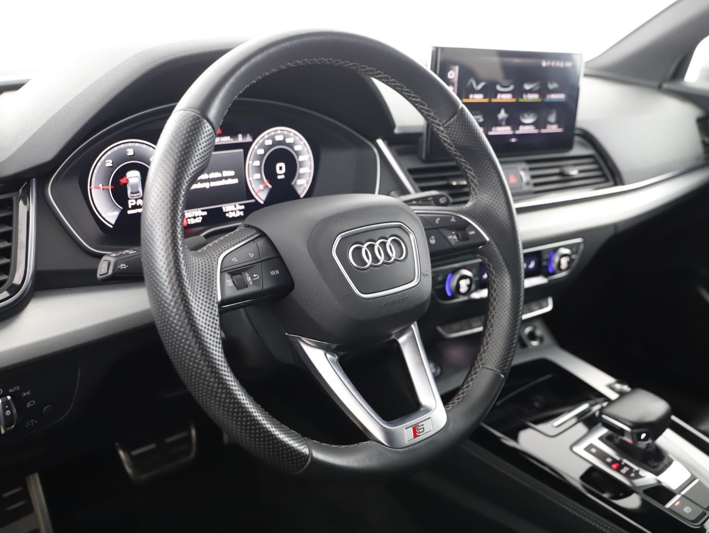 Audi Q5 40 TDI quattro S-Line | Bild 12 von 24