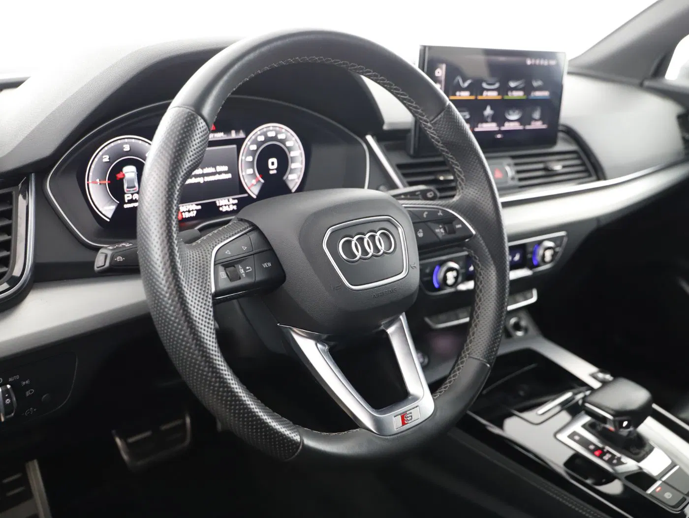Audi Q5 40 TDI quattro S-Line | Bild 12 von 24