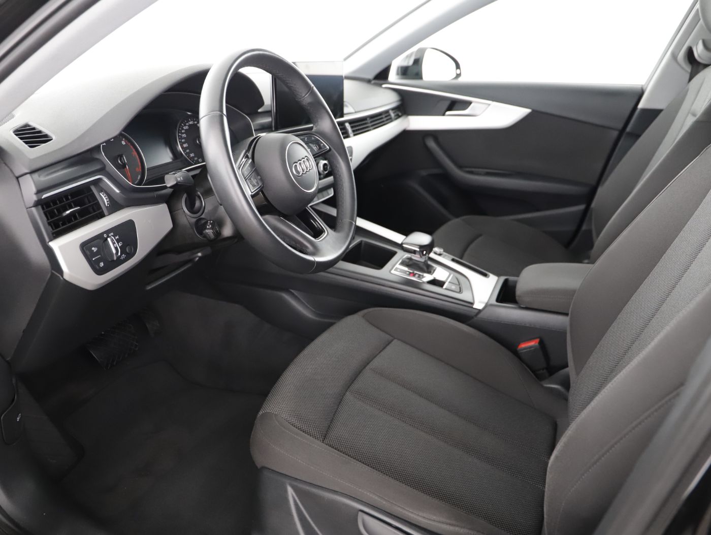 Audi A4 Avant 35 TFSI advanced | Bild 10 von 24