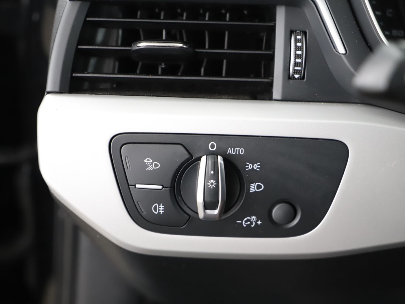 Audi A4 Avant 35 TFSI advanced | Bild 9 von 24
