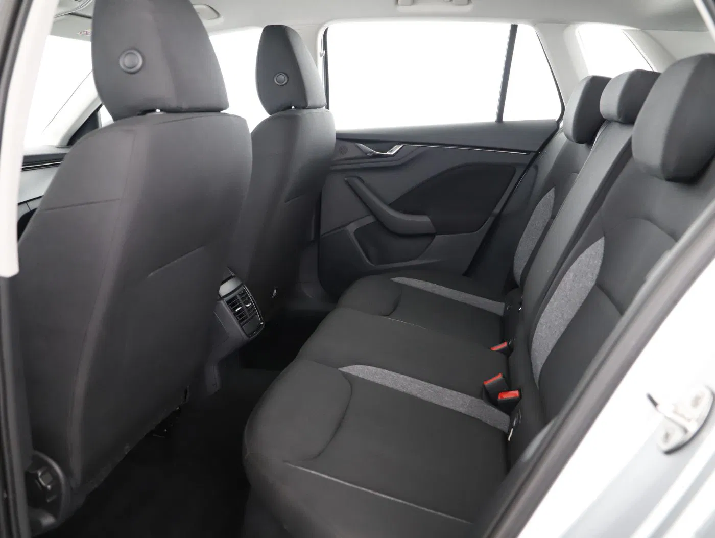 Skoda Kamiq 1.0 TSI SC | Bild 10 von 20