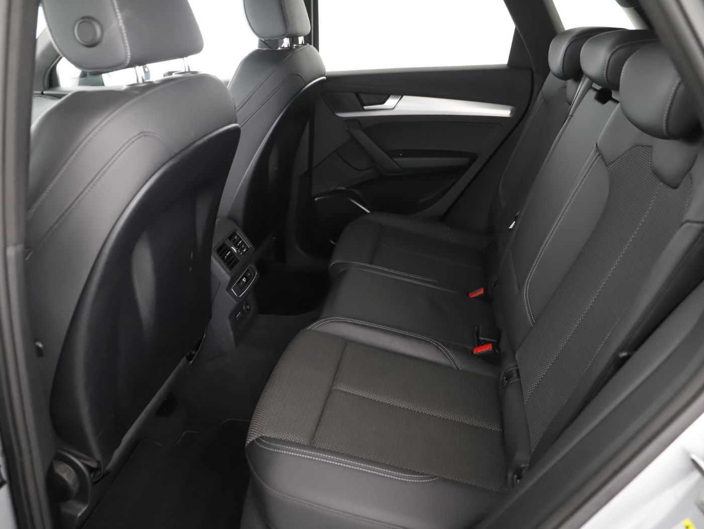 Audi Q5 40 2.0 TDI quattro S-Line | Bild 9 von 25