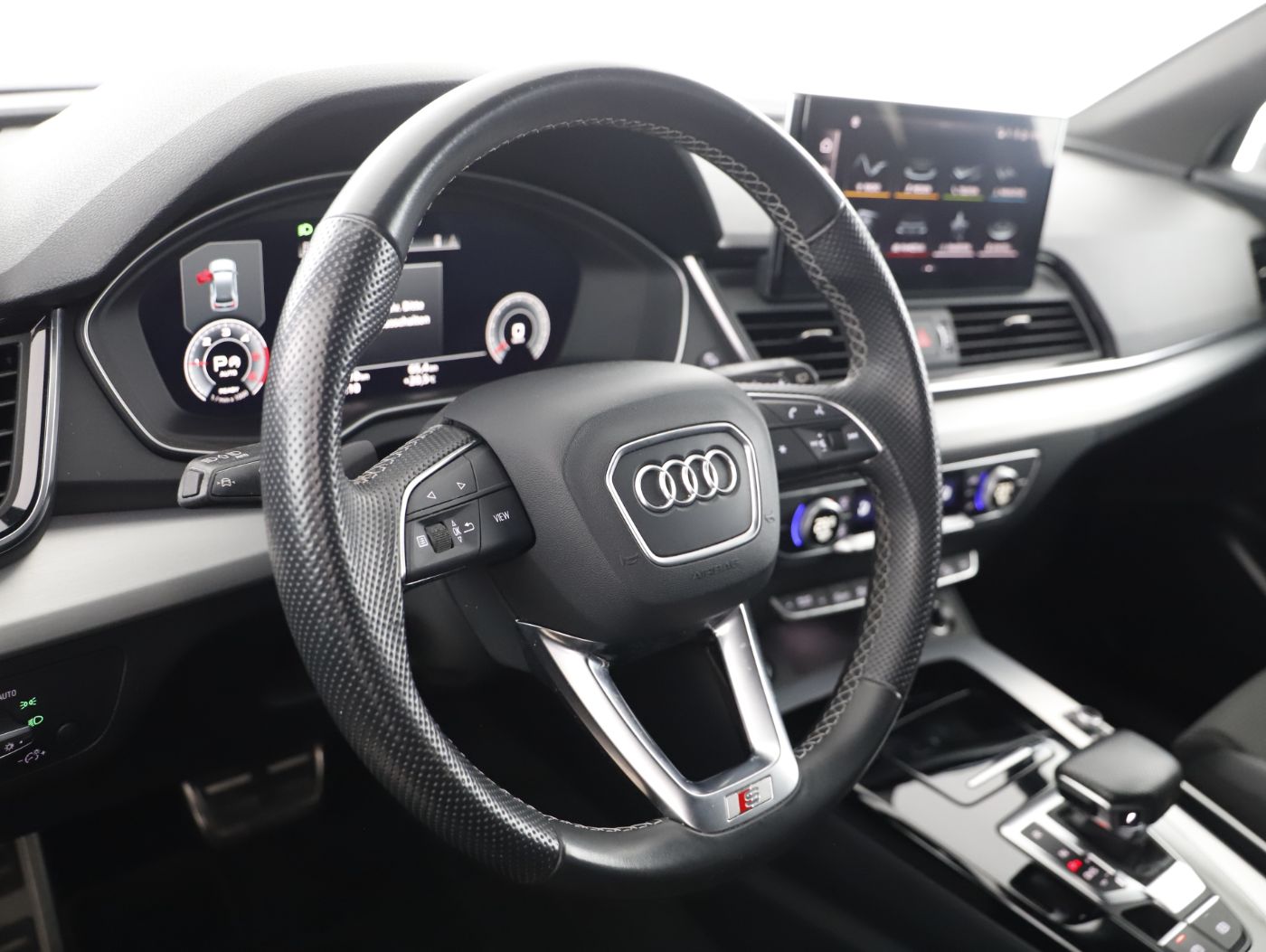 Audi Q5 40 2.0 TDI quattro S-Line | Bild 10 von 25