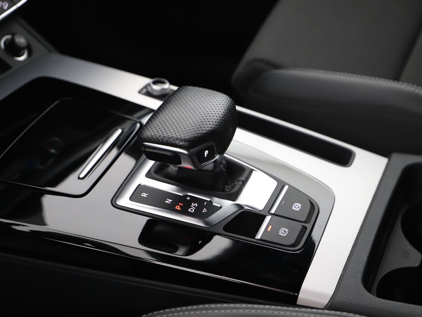 Audi Q5 40 2.0 TDI quattro S-Line | Bild 12 von 25