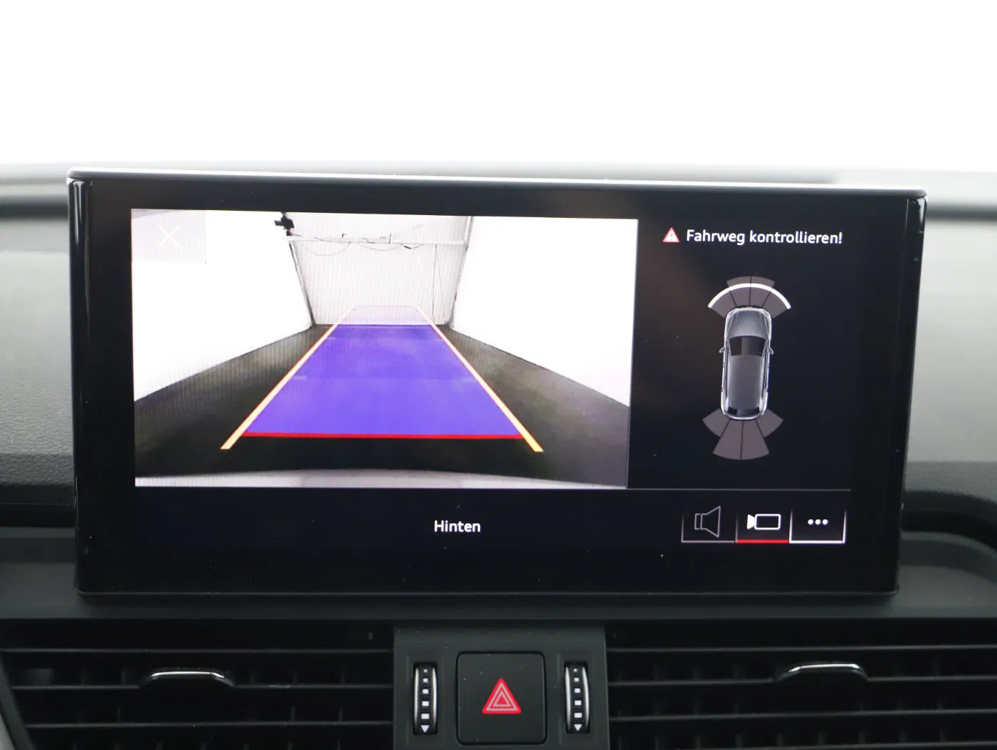 Audi Q5 40 2.0 TDI quattro S-Line | Bild 15 von 25