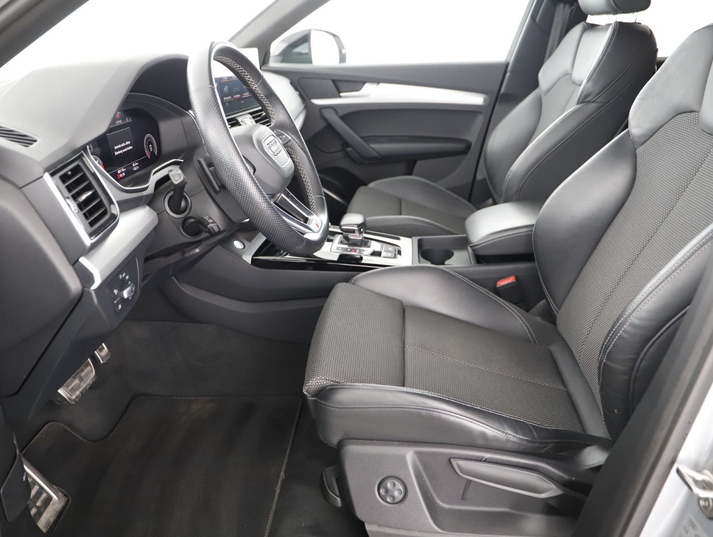 Audi Q5 40 2.0 TDI quattro S-Line | Bild 7 von 25