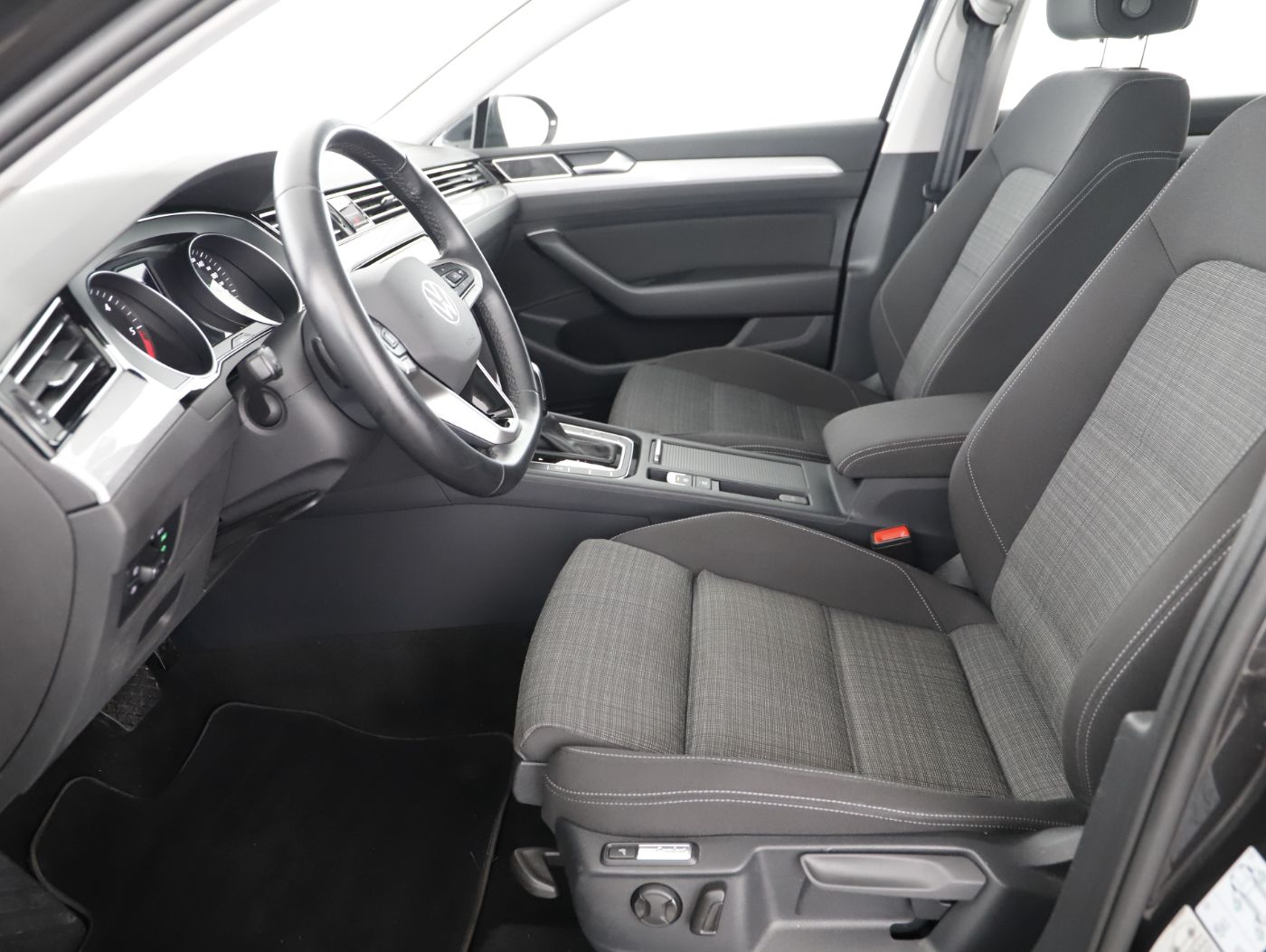 VW Passat Variant 2.0 TDI BMT Business | Bild 8 von 23