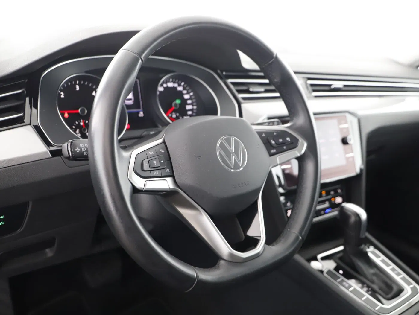 VW Passat Variant 2.0 TDI BMT Business | Bild 11 von 23
