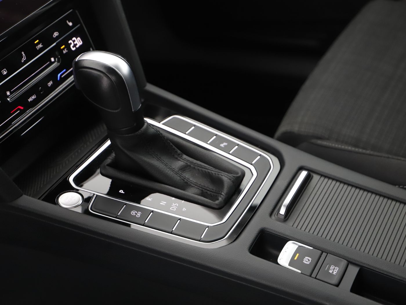 VW Passat Variant 2.0 TDI BMT Business | Bild 14 von 23