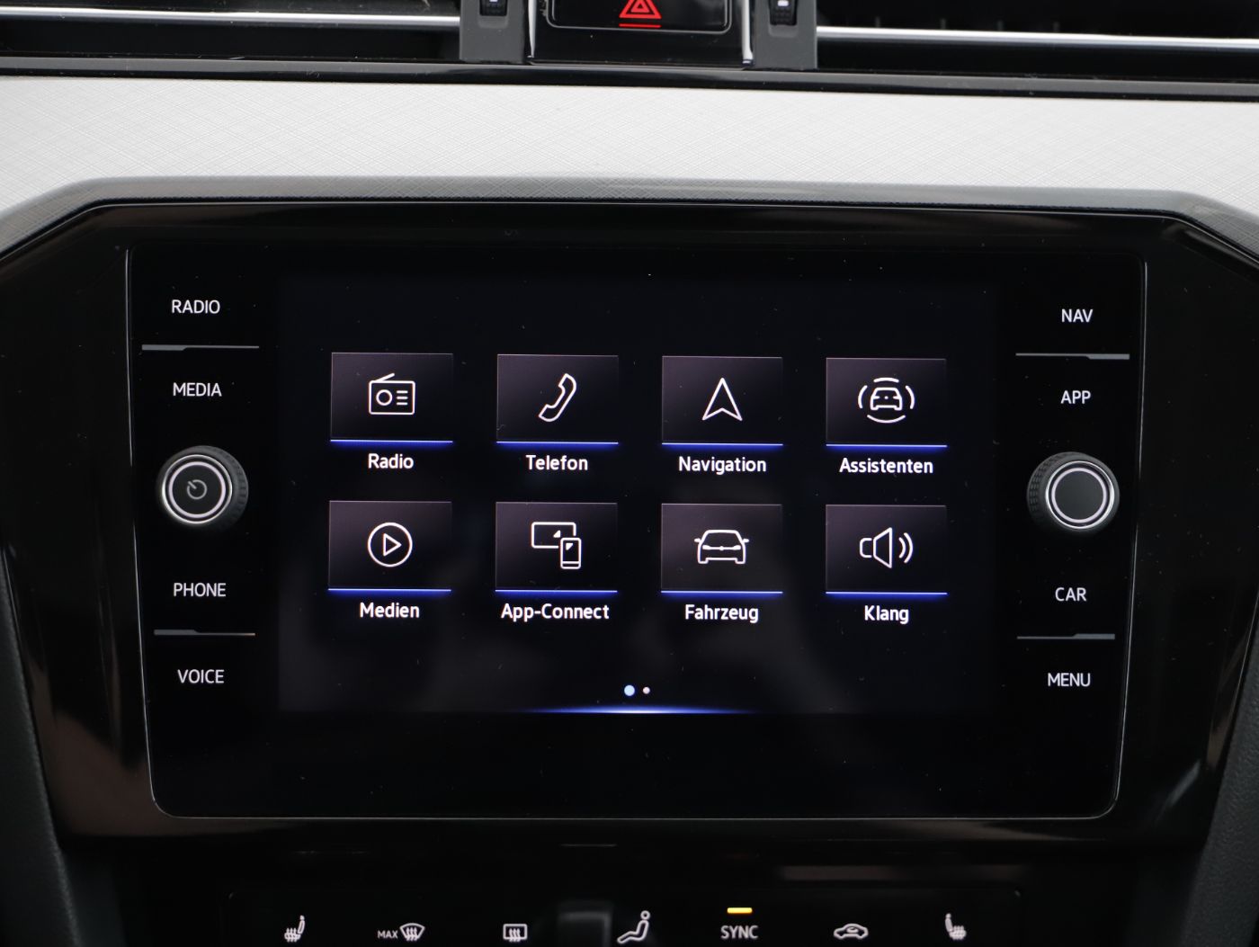 VW Passat Variant 2.0 TDI BMT Business | Bild 16 von 23
