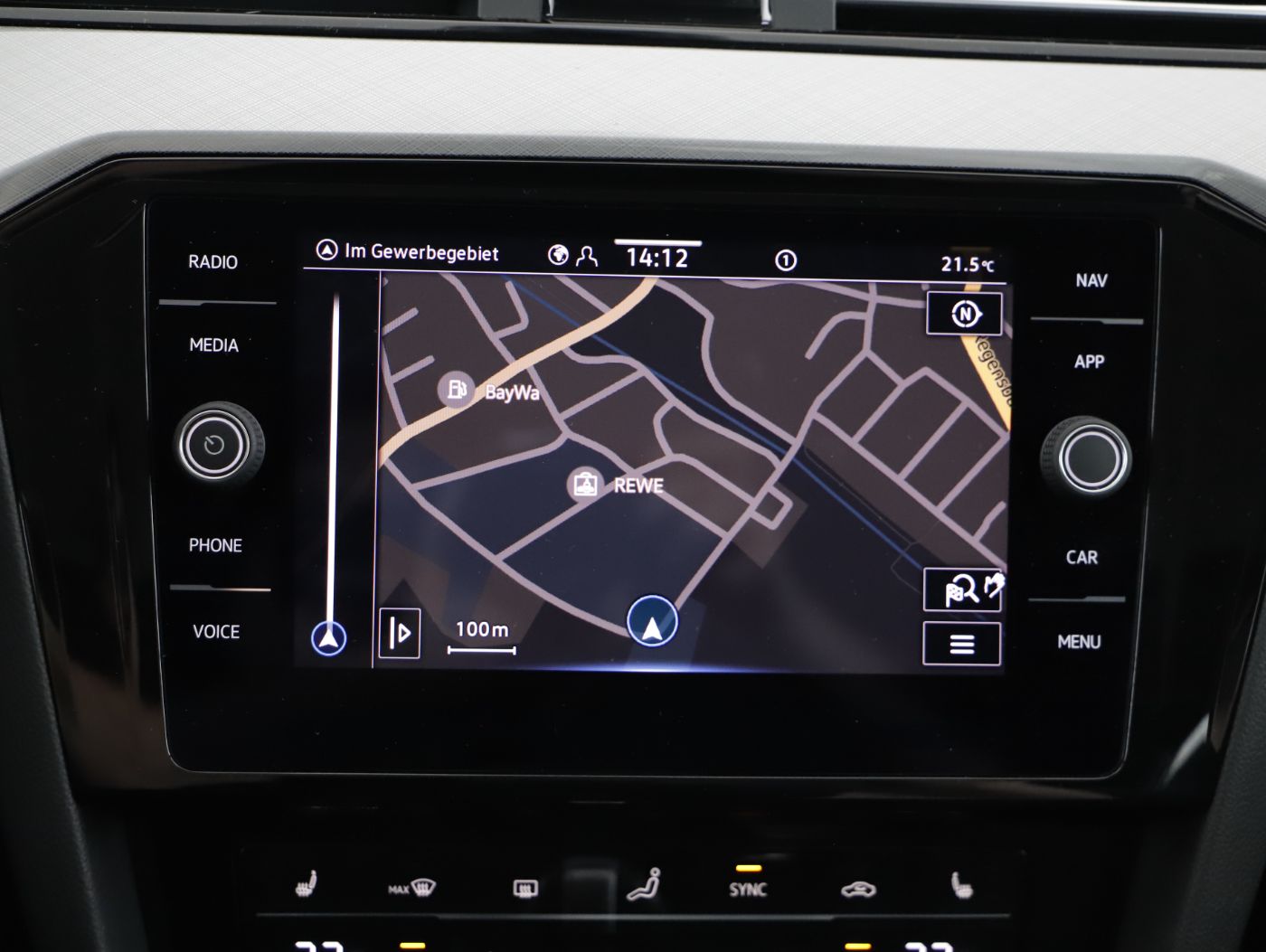 VW Passat Variant 2.0 TDI BMT Business | Bild 17 von 23