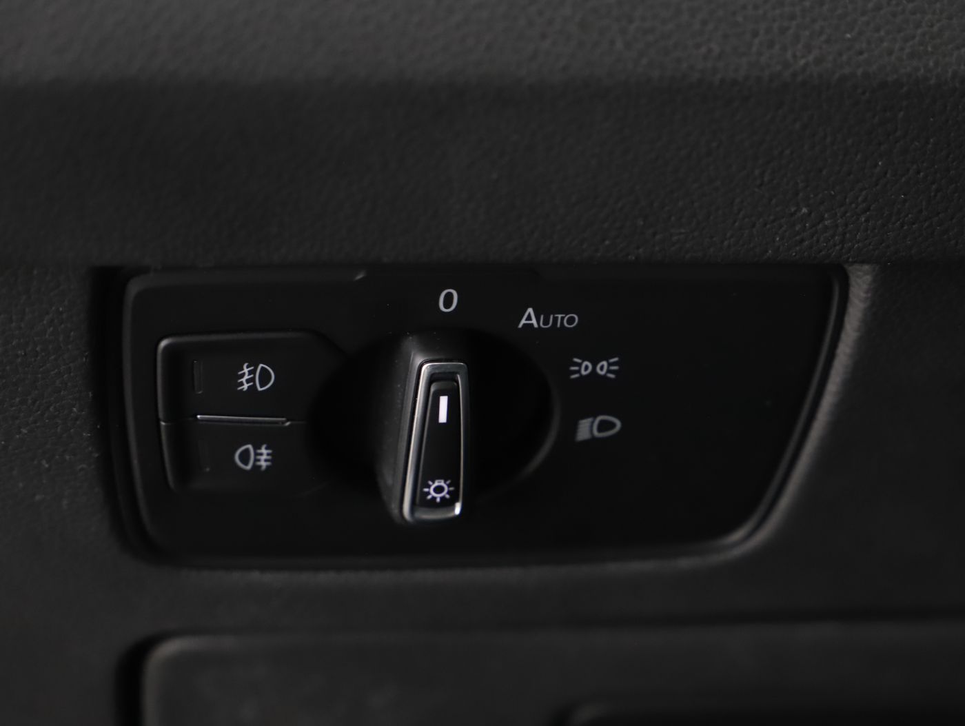 VW Passat Variant 2.0 TDI BMT Business | Bild 20 von 23