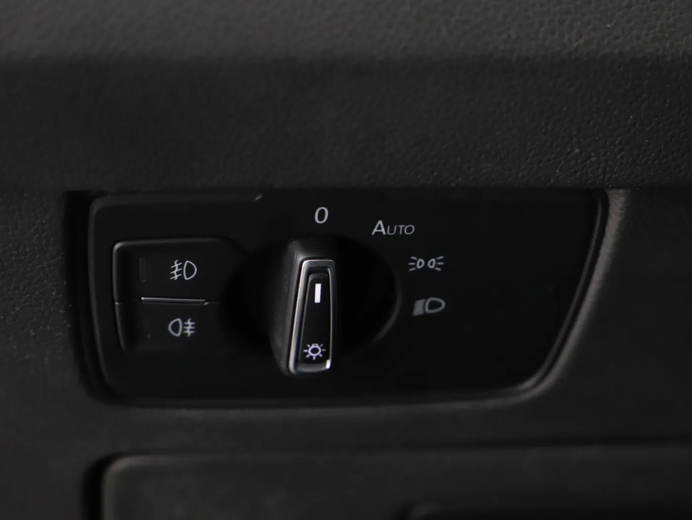 VW Passat Variant 2.0 TDI BMT Business | Bild 20 von 23