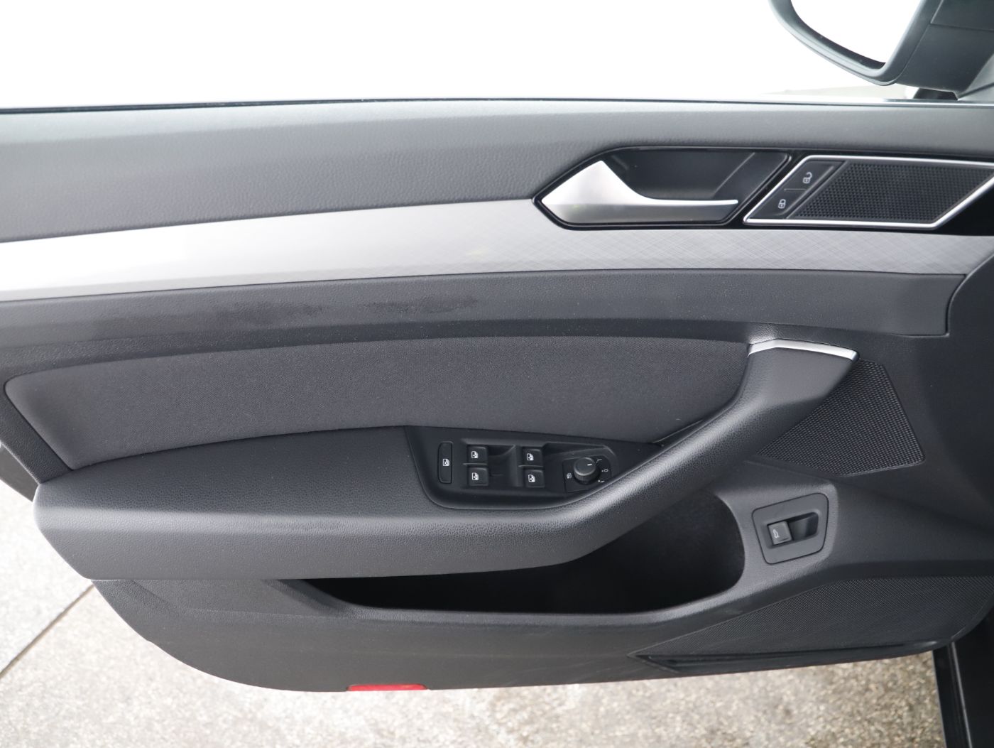 VW Passat Variant 2.0 TDI BMT Business | Bild 21 von 23