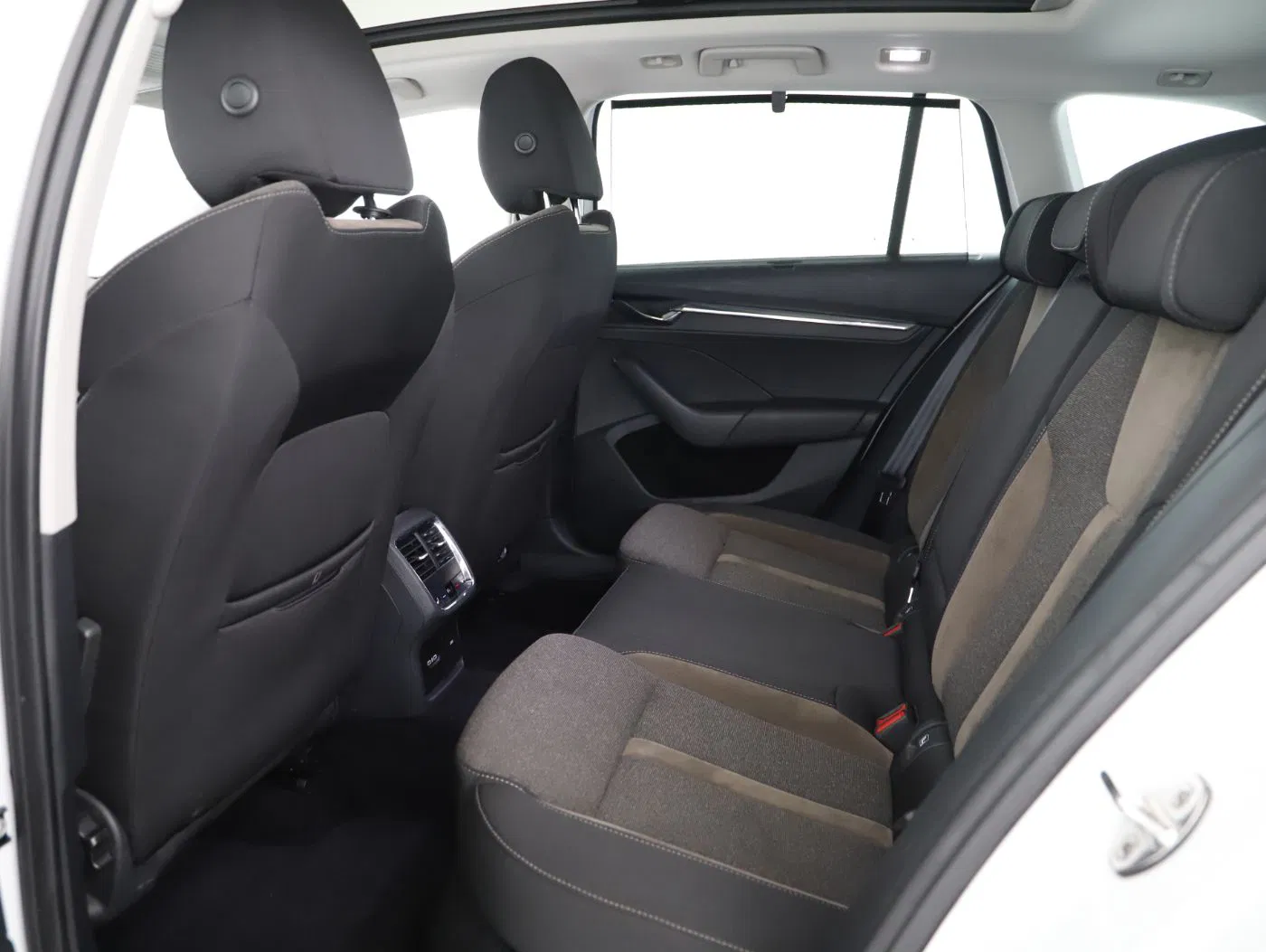 Skoda Octavia Combi 2.0 TDI 4x4 Scout | Bild 21 von 24