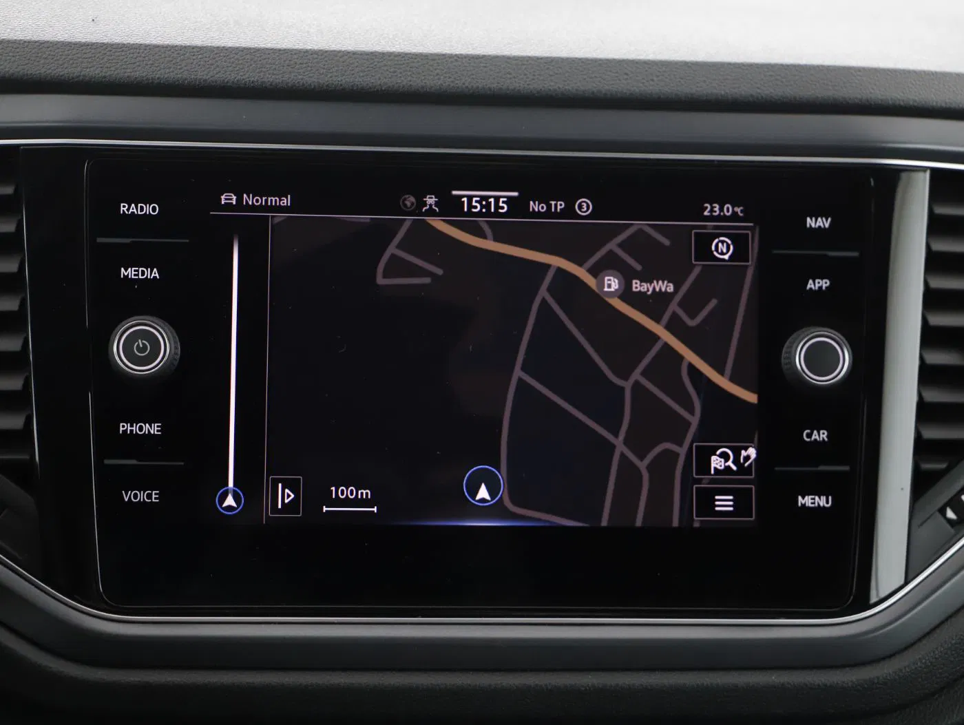 VW T-Roc Cabriolet 1.5 TSI R-Line | Bild 16 von 23