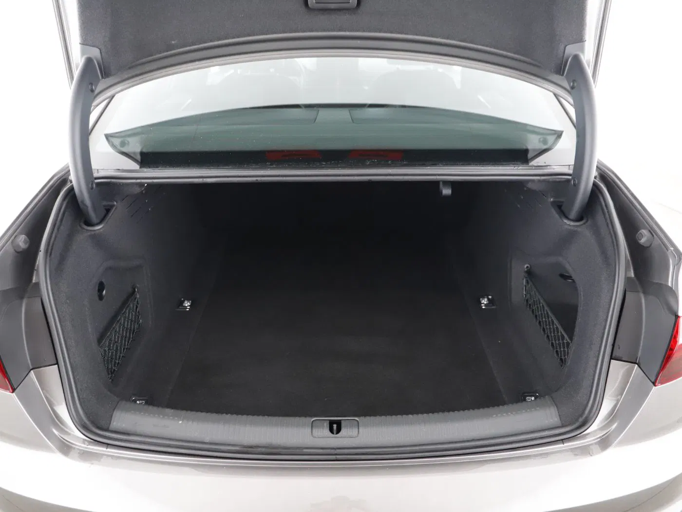 Audi A4 40 2.0 TDI quattro advanced | Bild 8 von 27